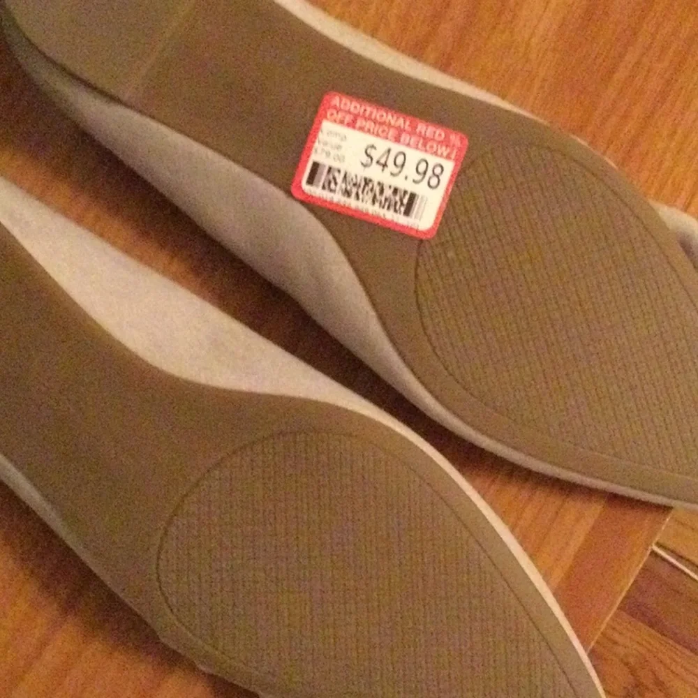 Light gray suede flats - Picture 3 of 4
